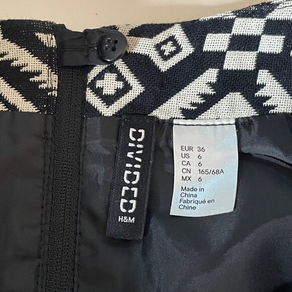 H&M Black and White Aztec/Tribal Print Lined Mini Skirt Women’s Size 6 - Picture 3 of 9